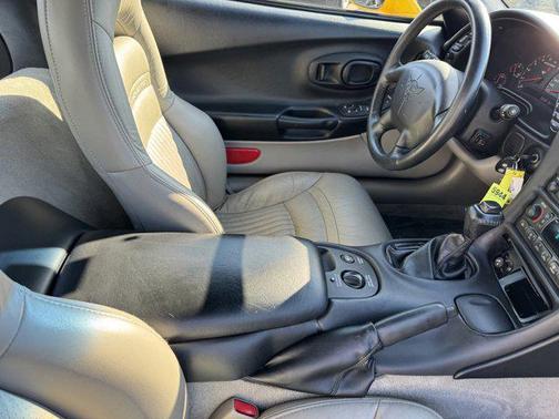 2004 Chevrolet Corvette Base