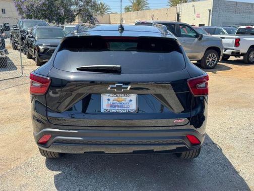 Mosaic Black Metallic 2026 Chevrolet Trax FWD 2RS