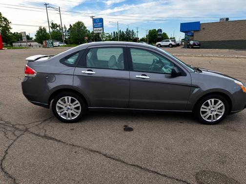 Pewter 2010 Ford Focus SEL