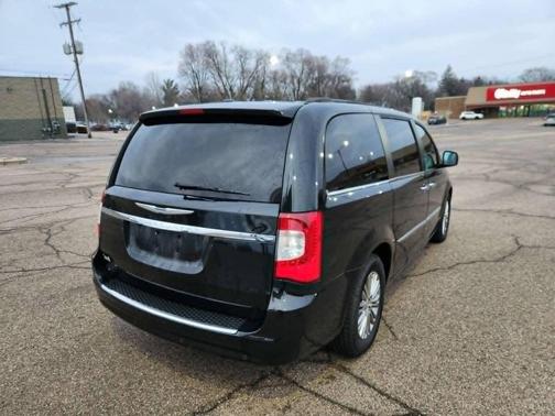 2014 Chrysler Town & Country Touring-L