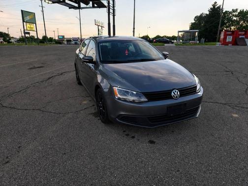 Pewter 2011 Volkswagen Jetta SE