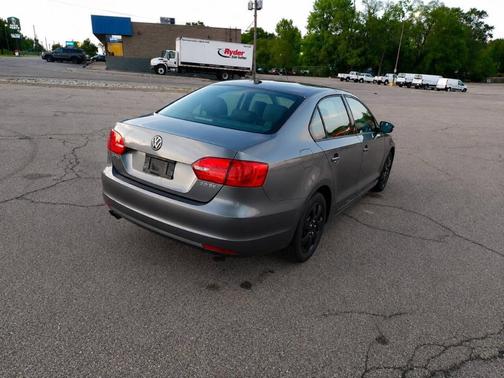 Pewter 2011 Volkswagen Jetta SE