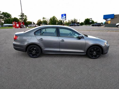 Pewter 2011 Volkswagen Jetta SE