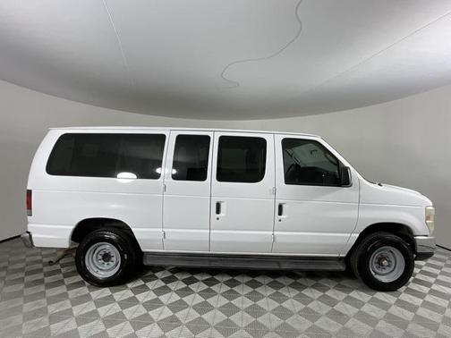 2011 Ford E350 Super Duty XLT