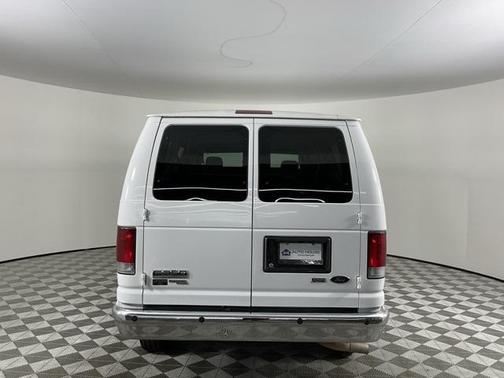 2011 Ford E350 Super Duty XLT