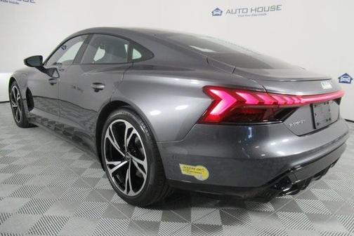 Photo 3 of 27 of 2022 Audi e-tron GT Prestige