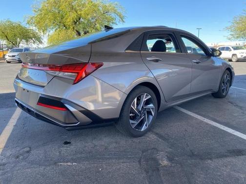 2025 Hyundai ELANTRA SEL