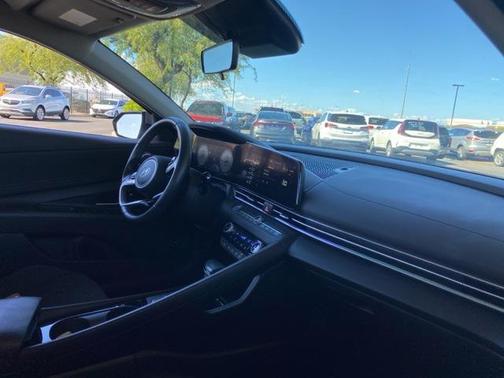 2025 Hyundai ELANTRA SEL
