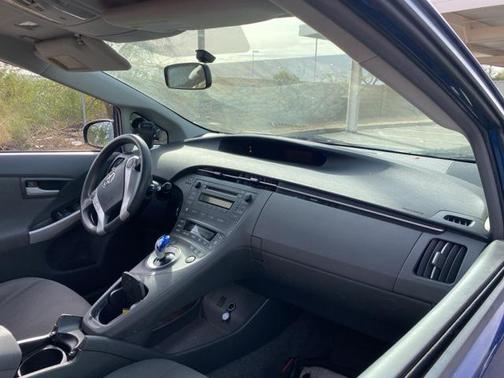 2010 Toyota Prius III