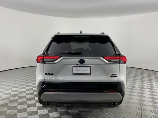 2022 Toyota RAV4 Hybrid SE
