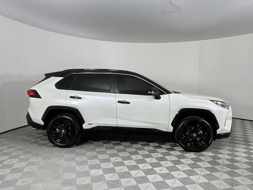 2022 Toyota RAV4 Hybrid SE