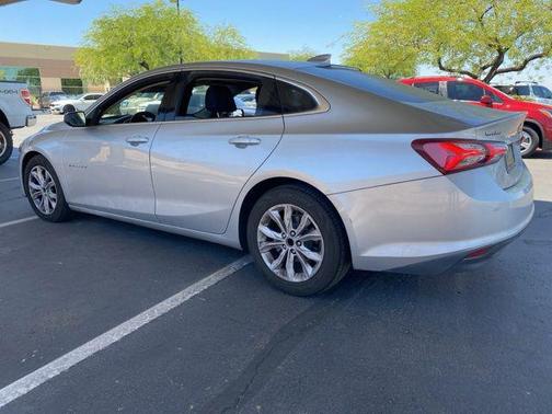 Silver Ice Metallic 2019 Chevrolet Malibu LT