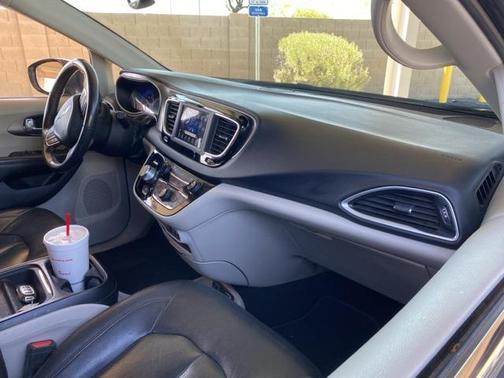 2020 Chrysler Pacifica Touring L