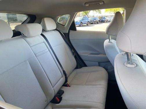 Atlas White 2024 Hyundai KONA SEL