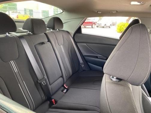 2025 Hyundai ELANTRA SEL