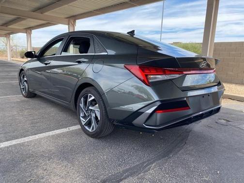 2025 Hyundai ELANTRA SEL
