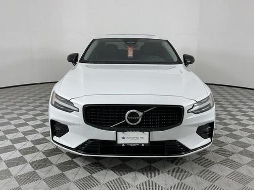 2024 Volvo S60 B5 Core Dark Theme