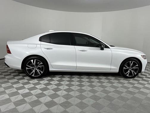 2024 Volvo S60 B5 Core Dark Theme