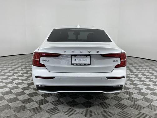 2024 Volvo S60 B5 Core Dark Theme