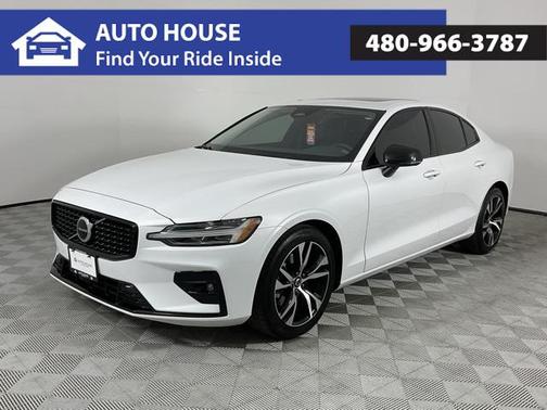 2024 Volvo S60 B5 Core Dark Theme