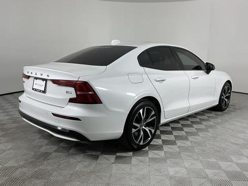 2024 Volvo S60 B5 Core Dark Theme