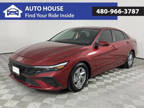 2024 Hyundai ELANTRA SE