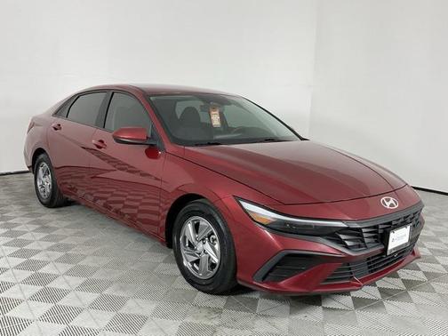 2024 Hyundai ELANTRA SE