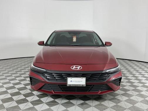 2024 Hyundai ELANTRA SE