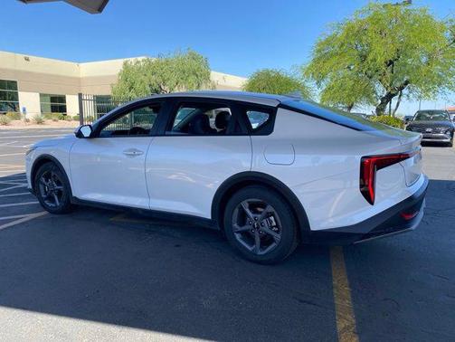 Snow White Pearl 2025 Kia K4 LXS