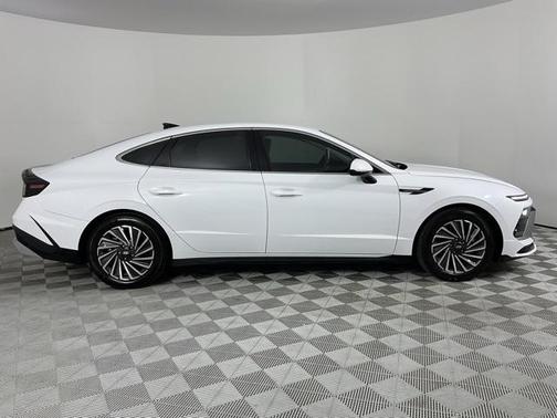 2024 Hyundai SONATA Hybrid SE