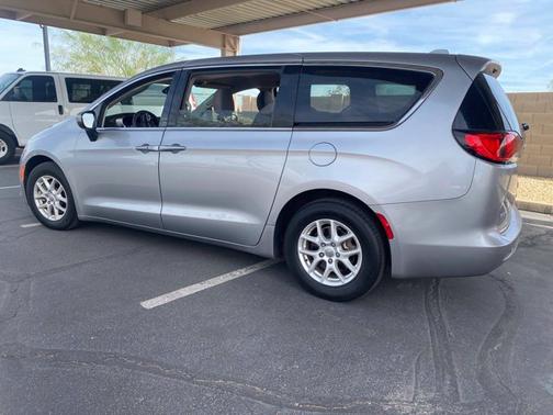 Billet Silver Metallic Clearcoat 2017 Chrysler Pacifica Base