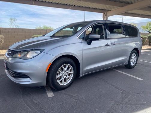 Billet Silver Metallic Clearcoat 2017 Chrysler Pacifica Base