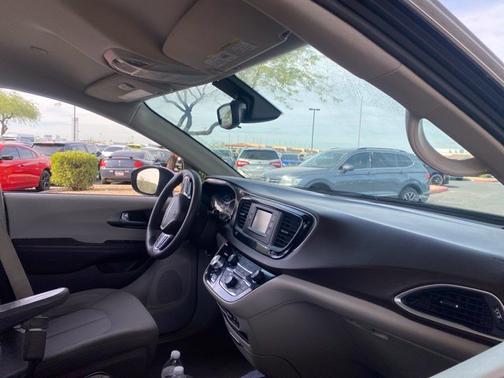 Billet Silver Metallic Clearcoat 2017 Chrysler Pacifica Base