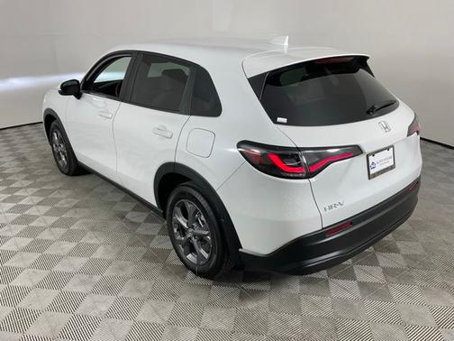 White 2027 Honda HR-V LX 2WD