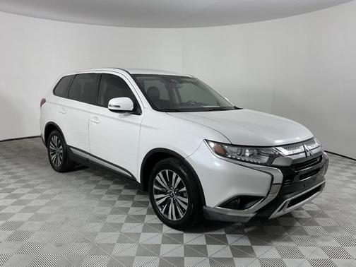2020 Mitsubishi Outlander SE