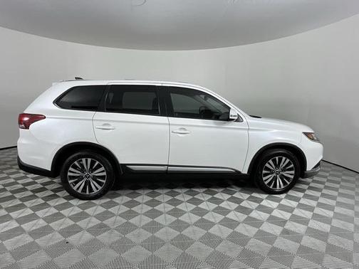 2020 Mitsubishi Outlander SE