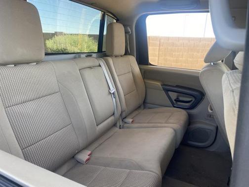 2015 Nissan Titan SV