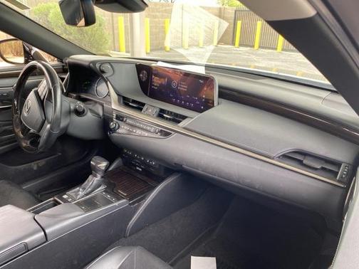 2019 Lexus ES 300h Luxury