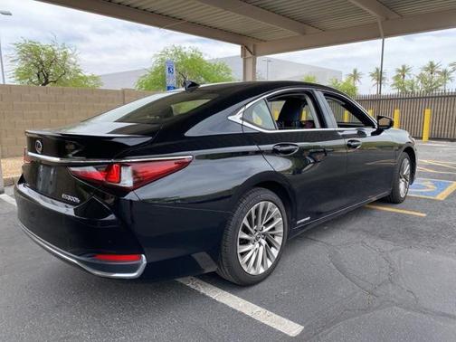 2019 Lexus ES 300h Luxury