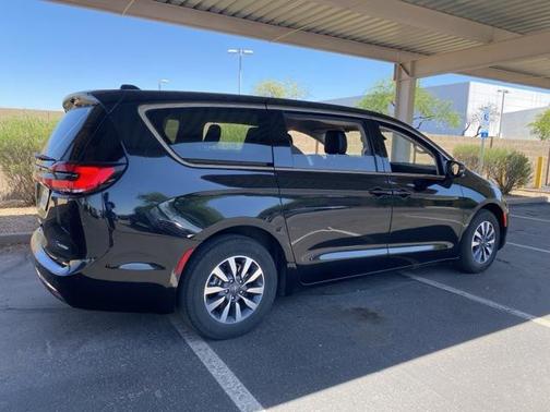 2023 Chrysler Pacifica Hybrid Touring L