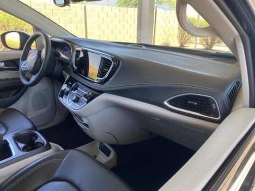 2023 Chrysler Pacifica Hybrid Touring L
