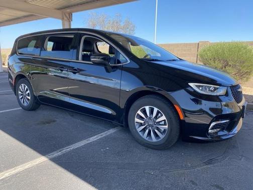 2023 Chrysler Pacifica Hybrid Touring L