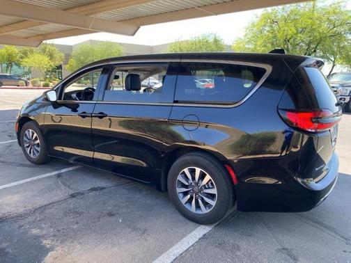 2023 Chrysler Pacifica Hybrid Touring L