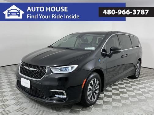 2023 Chrysler Pacifica Hybrid Touring L