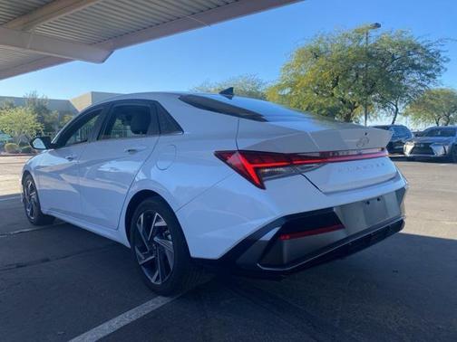 2025 Hyundai ELANTRA SEL