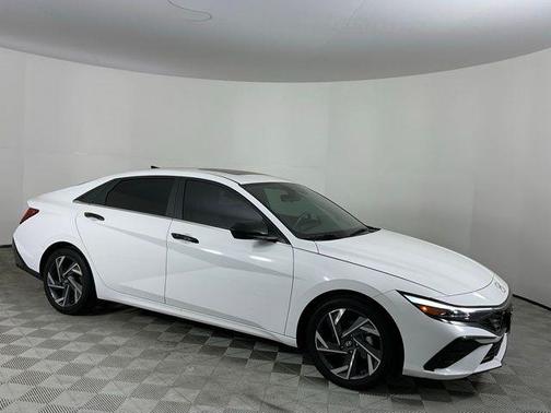 2025 Hyundai ELANTRA SEL