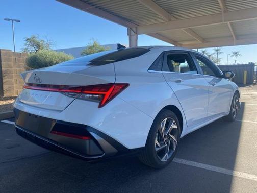 2025 Hyundai ELANTRA SEL