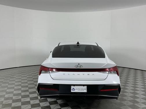 2025 Hyundai ELANTRA SEL