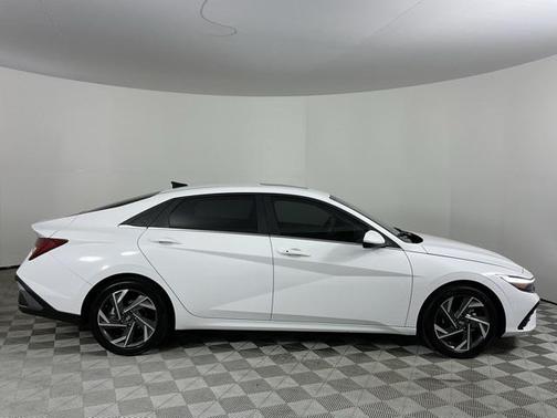 2025 Hyundai ELANTRA SEL