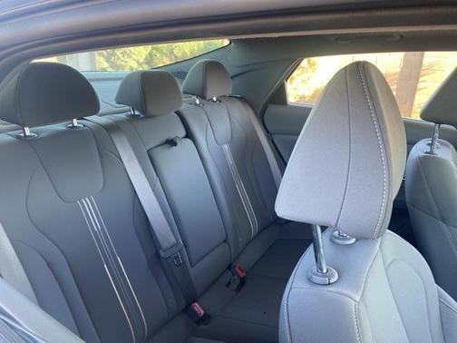 2025 Hyundai ELANTRA SEL